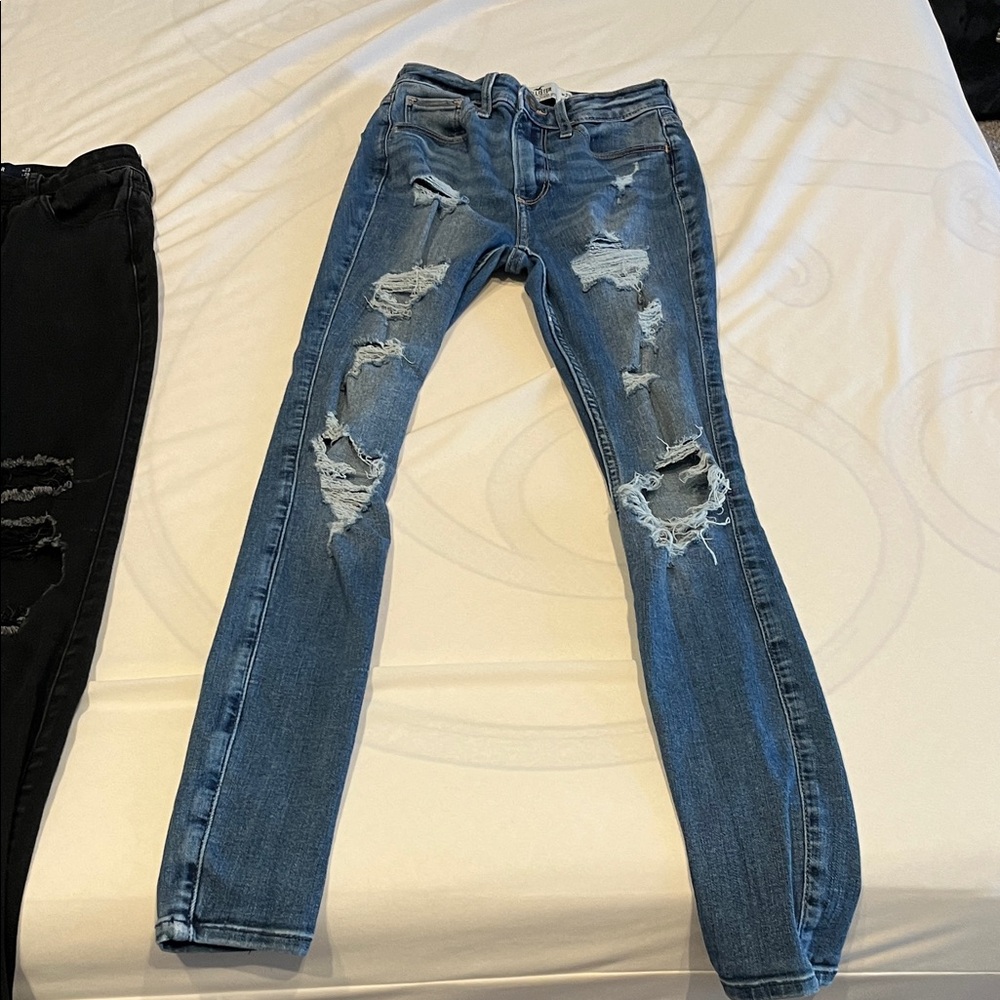 Stylish Ripped Jeans Set - Picture 5 of 13